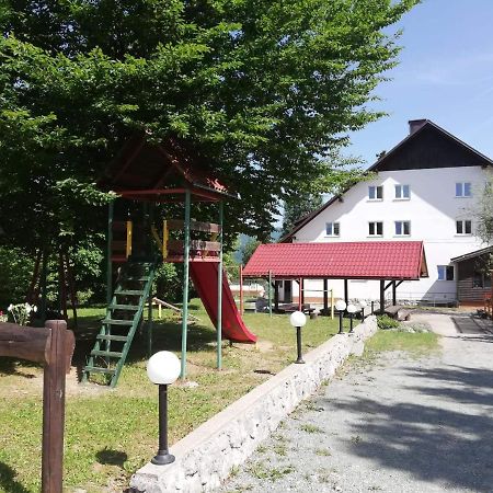 Guesthouse Arnika Fužine エクステリア 写真