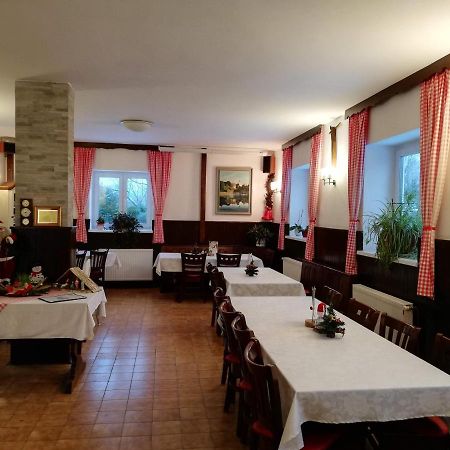Guesthouse Arnika Fužine エクステリア 写真