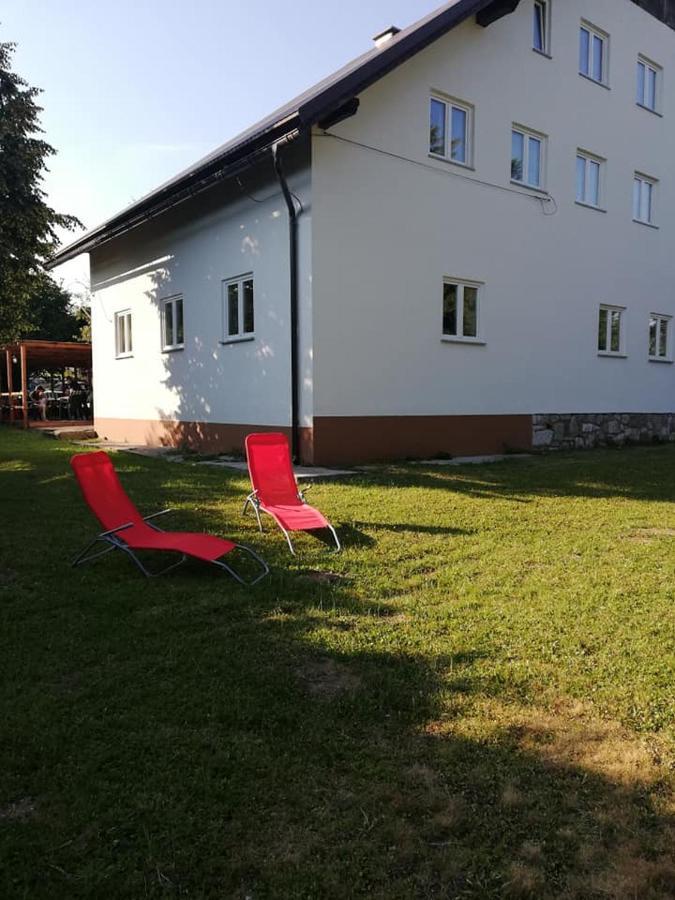 Guesthouse Arnika Fužine エクステリア 写真